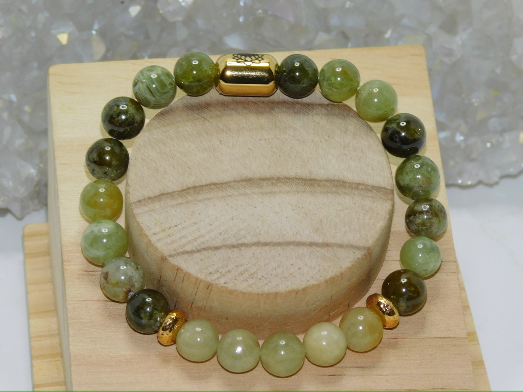 Heliodor & Green Garnet Unisex Stretchy Bracelet - Image 3